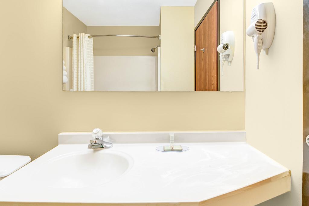 Super 8 By Wyndham Mckinney/Plano Area Ngoại thất bức ảnh